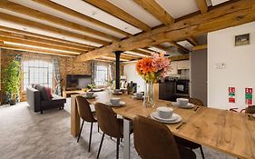Wild Roses Serviced Apartments - Excel Warehouse 2
